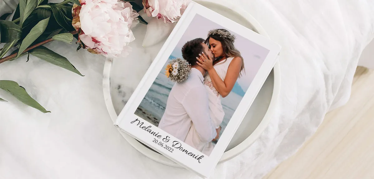 Personalisiere ein Fotobuch als Geschenk zur Hochzeit