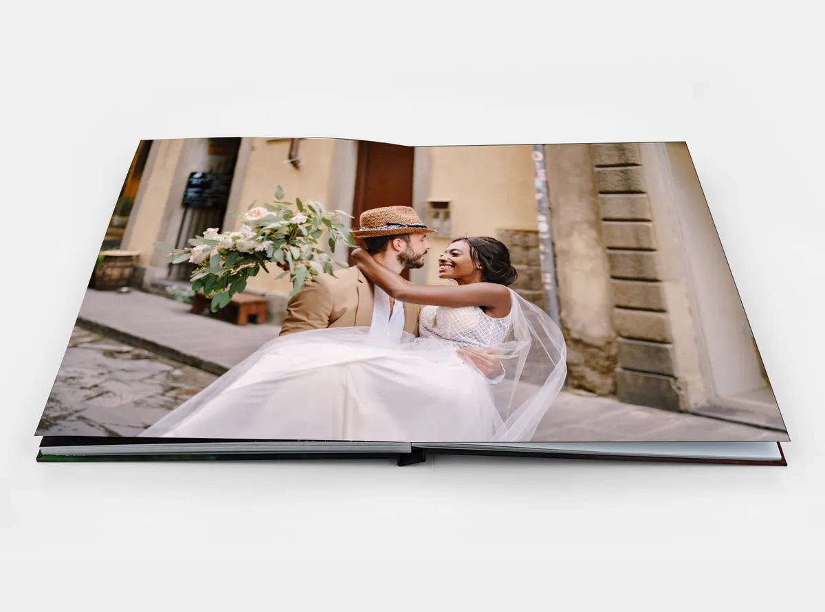 Echtfotobuch A4 Hardcover mit großem Hochzeitfoto auf 2 Seiten